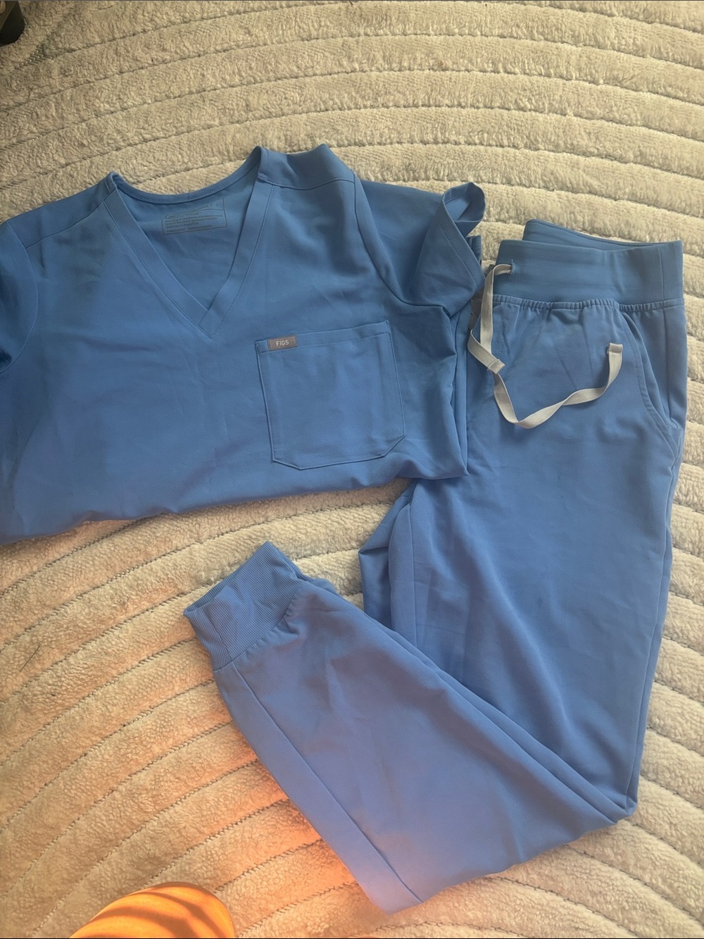 FIGS Men’s Sky Blue V-Neck Scrub Top size small  .